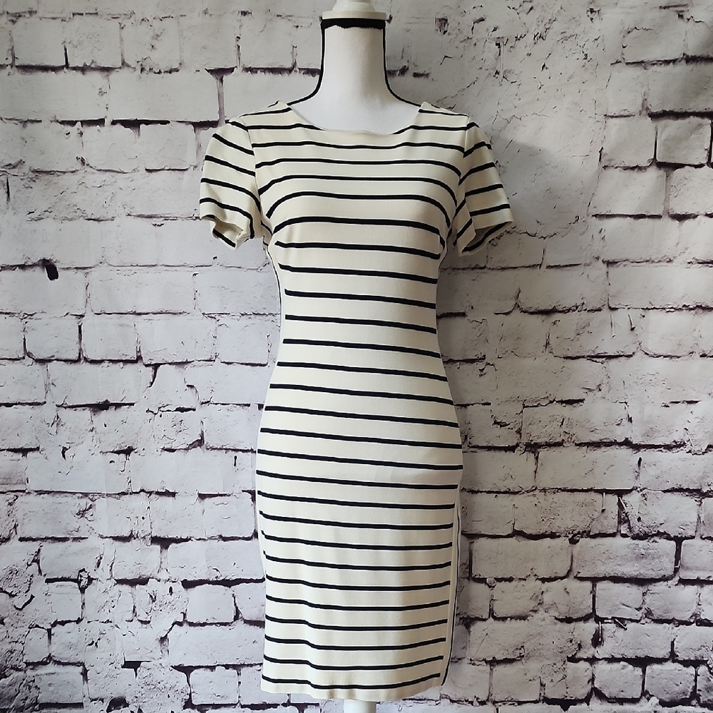 Banana Republic Striped Ribbed T-Shirt Dress Black & White V-Back Midi Size 4